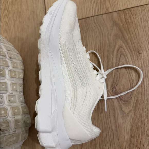 ALO Runner White Sneakers Womens Size 6.5 - Picture 9 of 16